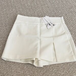 NWT Zara white skort - size L